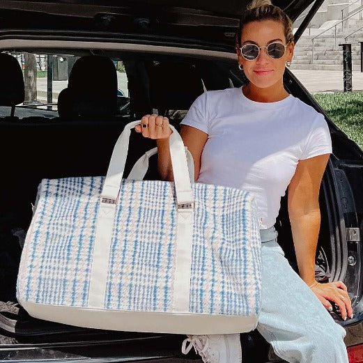 How to Accessorize With Totes A Guide for the Winter Season