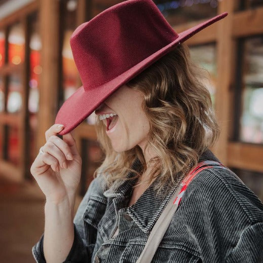 How to Wear Felt Wide Brim Hats Fashionably