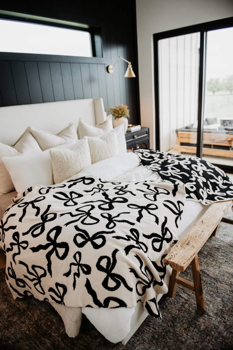 Black & White Bows Couch Blanket