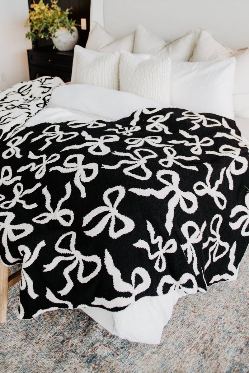 Black & White Bows Couch Blanket